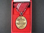 Bronzová medaile za zásluhy o červený kříž + etue