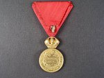 Vojenská záslužná medaile Signum Laudis F.J.I., zlacený bronz, původní civilní stuha
