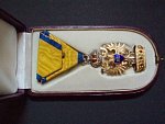 Řád železné koruny, 3.tř. v originalni etui vzacna, nepuncovane Au, znacka vyrobce F.R.