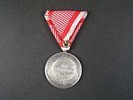 Medaile za statečnost I. třídy, Ag,na hraně značeno A, novodobá stuha, vydání 1914 - 1917