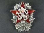 Odznak vojenské technické akademie 1953 č.017, výrobce Zukov Ag900