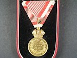 Vojenská záslužná medaile Signum Laudis F.J.I., zlacený bronz + orig. etue