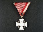 Vojenský záslužný kříž III. třídy s vál. dekorací, Ag, Au