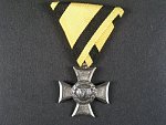 Vojenský služební kříž III.tř. za 6 let služby, vydání z let 1913 - 1918, náhradní kov, nová stuha