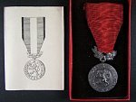 Medaile - Za zásluhy o obranu vlasti - ČSR, etue + dekret