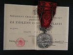 Medaile - Za zásluhy o obranu vlasti - ČSR, etue + dekret
