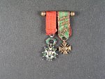Miniatura Řádu čestné legie, rytíř, 3. republika 1870 - 1951 + miniatura válečného kříže 1914 - 1918