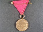 Vojenská jubilejní pam. medaile z r.1898, bronz, původní stuha