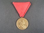 Záslužná medaile za čtyřicetileté věrné služby na stuze pro civilisty