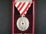 Stříbrná medaile za zásluhy o červený kříž + etue