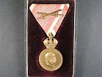 Vojenská záslužná medaile Signum Laudis F.J.I., bronz + etue
