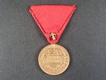 Vojenská jubilejní pam. medaile z r.1898, bronz, původní stuha