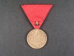 Vojenská jubilejní pam. medaile z r.1898, bronz, původní stuha