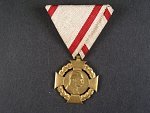 Jubilejní kříž 1908 na původní vojenské stuze