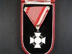 Vojenský záslužný kříž III. třídy s vál. dekorací, Ag, originální etue