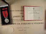 Vyznamenání - Za zásluhy o výstavbu I. vydání 1951-1960 ČSR č.1986 + orig. etue, průkaz a dekret s podpisem předsedy vlády V. Širokým