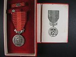 Medaile - Za zásluhy o obranu vlasti - ČSSR + etue a průkaz