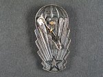 Odznak výsadkového vojska z obdobi 1965-1992 č.8627, první typ, uřezaný závit + průkaz