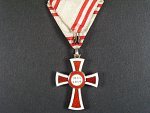 Vyznamenání za zásluhy o červený kříž, kříž II. stupně, Ag, mírně poškozený smalt v mezikruží, původní stuha