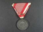 Bronzová medaile za statečnost, zinek, původní vojenská stuha, vydání 1917 - 1918