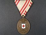 Bronzová čestná medaile za zásluhy o červený kříž, původní stuha, poškozený bílý smalt