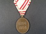Bronzová čestná medaile za zásluhy o červený kříž, původní stuha, poškozený bílý smalt