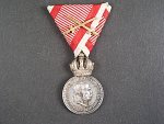 Stříbrná vojenská záslužná medaile Signum Laudis F.J.I., Ag, původní voj. stuha s meči