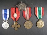 Sestava 5 ks vyznamenání a dekretů