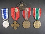 Sestava 5 ks vyznamenání a dekretů