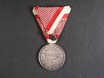 Medaile za statečnost II. třídy, Ag, puvodni vojenská stuha, vydání 1917 - 1918
