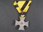Vojenský služební kříž III.tř. za 6 let služby, vydání z let 1913 - 1918, náhradní kov, původní stuha