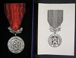 Medaile - Za zásluhy o obranu vlasti - ČSSR, etue + udělovací knížka