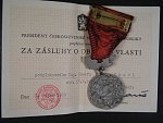 Medaile - Za zásluhy o obranu vlasti - ČSSR, etue + udělovací knížka