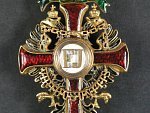 Řád Františka Josefa I., Offizierskreuz s válečnou dekorací, pozlacený bronz, výroba V. Mayer, opravovaný bílý smalt ve středovém medailonu a zelený na pendiliích