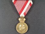 Vojenská záslužná medaile Signum Laudis F.J.I., zlacený bronz