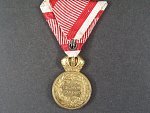 Vojenská záslužná medaile Signum Laudis F.J.I., zlacený bronz