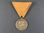Uherská čestná medaile za 25 let záslužné činnosti hasičské a záchrané, výrobce mincovna Kremnica, původní stuha