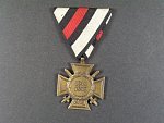 Čestný kříž 1914-1918 pro frontové bojovníky na trojúhelníkové stuze