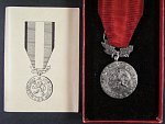Medaile - Za zásluhy o obranu vlasti - ČSR, etue + průkaz, výrobce Zukov