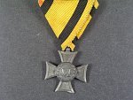 Vojenský služební kříž III.tř. za 6 let služby, vydání z let 1913 - 1918, zinek, původní stuha