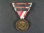 Bronzová medaile za statečnost, původní vojenská stuha s páskou za 3x udělení, vydání 1914 - 1917