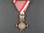 Stříbrný Záslužný křž s korunou, Ag, originální etue