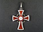 Vyznamenání za zásluhy o červený kříž, kříž I. stupně s válečnou dekorací, punc Ag,