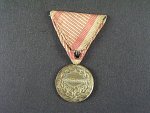 Medaile za statečnost II. třídy, postříbřený bronz, původní vojenská stuha, vydání 1917 - 1918