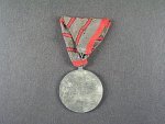 Medaile Za zranění z r. 1917 na stuze za dvě zranění