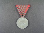 Medaile Za zranění z r. 1917 na stuze za čtyři zranění, na hraně značka W&A a 1918