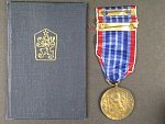 Medaile Za pracovní obětavost ČSSR + průkaz