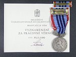 Medaile - za pracovní věrnost - ČSSR, punc Ag, výrobce MK, průkaz