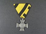 Vojenský služební kříž III.tř. za 6 let služby, vydání z let 1913 - 1918, náhradní kov, původní stuha