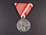 Medaile za statečnost I. třídy, náhradní kov, původní vojenská stuha, vydání 1917 - 1918
